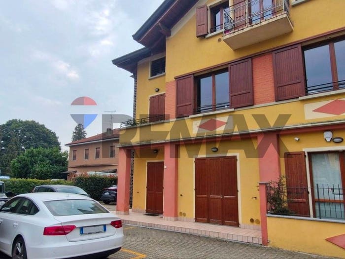 Appartamento trilocale in vendita in Via Alcide De Gasperi, Travedona Monate, TravedonaMonate