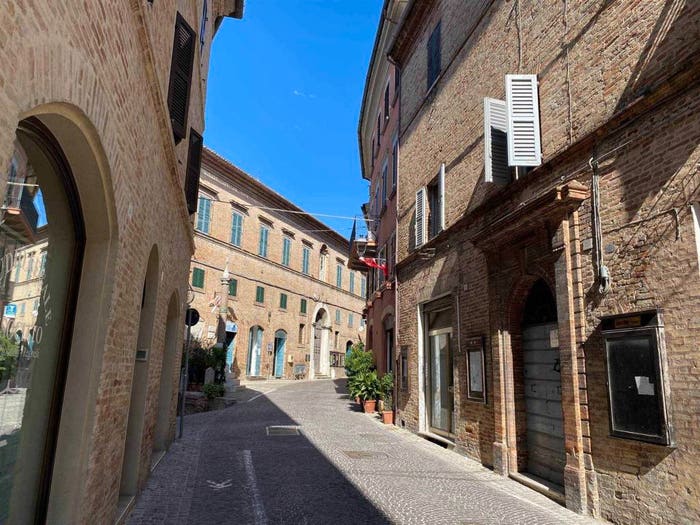 Appartamento con 6 locali in vendita in VIa Gramsci, Centro, Ostra