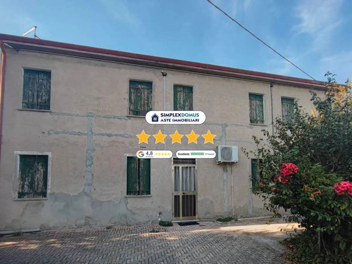 Appartamento con 6 locali in vendita in Via Arzaron, Lendinara