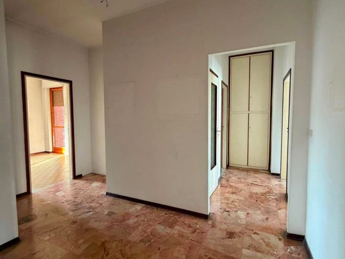 Appartamento quadrilocale in vendita in Strada Valmanera, Collina Volta, Asti