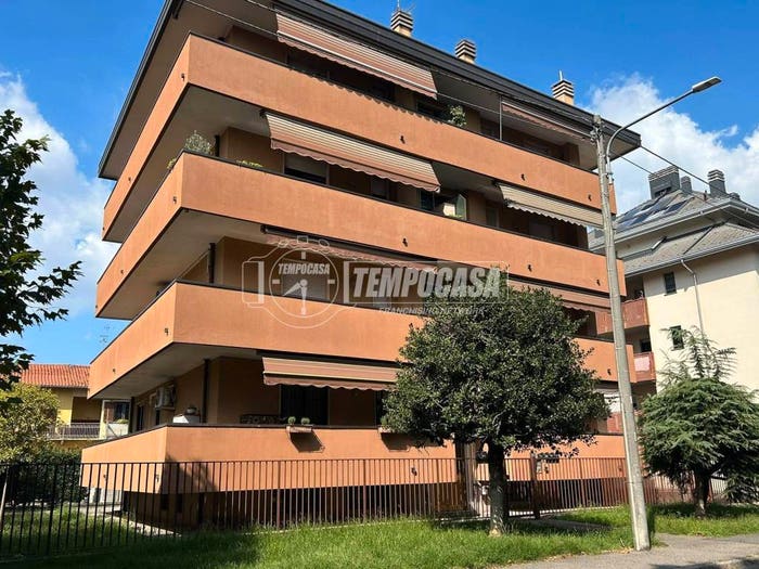 Appartamento trilocale in vendita in Via Cardinal Simone, Borsano, Busto Arsizio