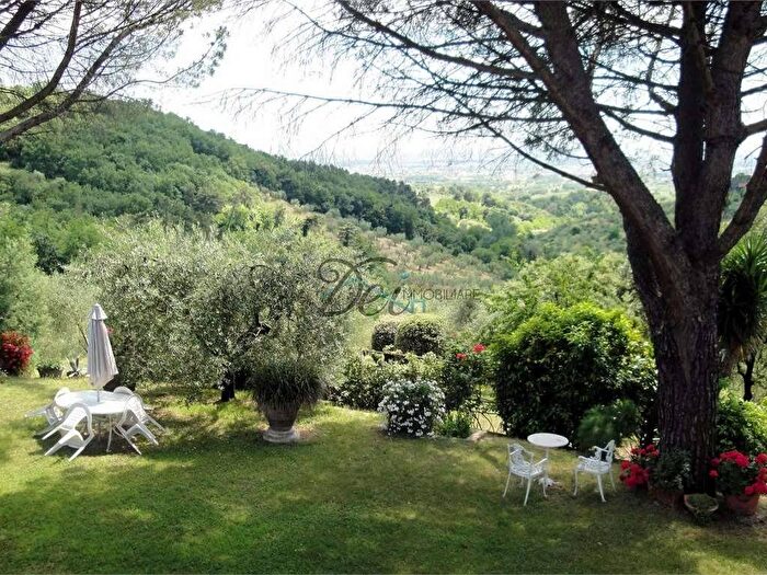 Casa con 6 locali in vendita in Centro, Monsummano Terme