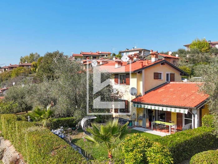 Casa quadrilocale in vendita in Via Castellana, Soiano, Soiano del Lago