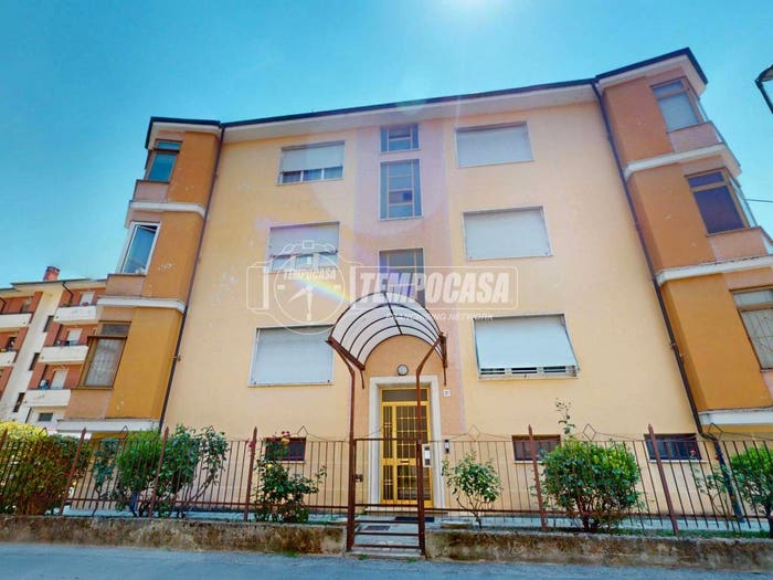 Appartamento quadrilocale in vendita in Via Volturno, Centro, Bra