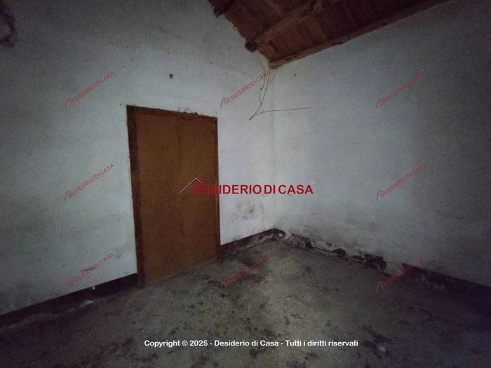 Casa quadrilocale in vendita in Via Isnello, Castelbuono