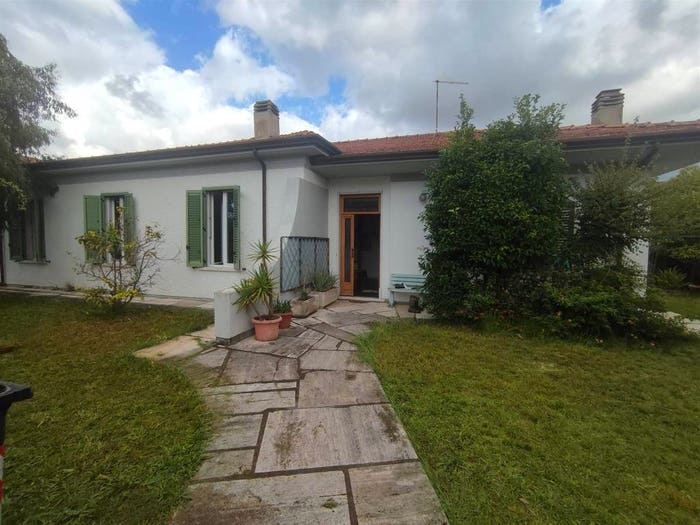 Casa con 6 locali in vendita in Marina di Carrara, Carrara