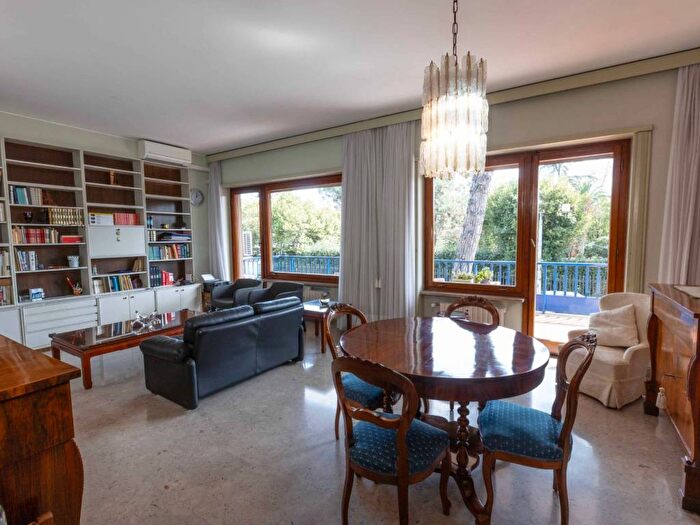 Appartamento quadrilocale in vendita in Via Decio Filipponi, Balduina, Roma