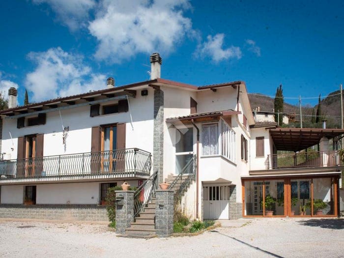 Casa con 6 locali in vendita in Frazione Semonte, Semonte Casamorcia, Gubbio
