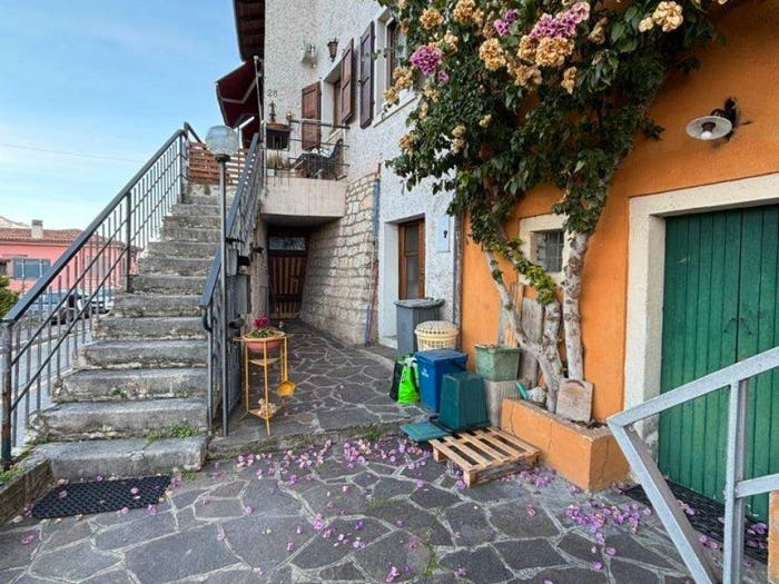 Casa quadrilocale in vendita in Via Alessandro Manzoni, Magugnano, Brenzone sul Garda