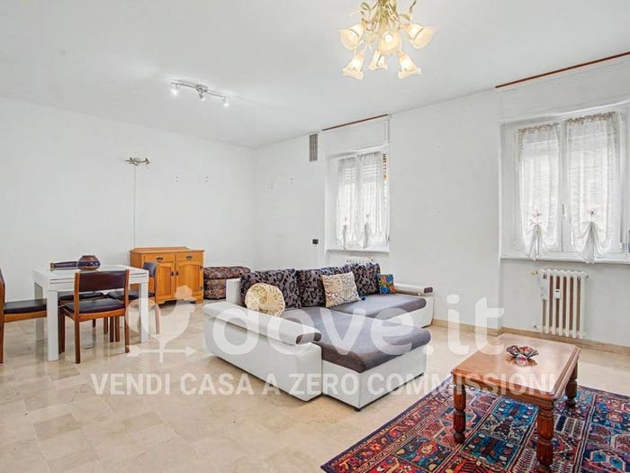 Appartamento trilocale in vendita in Piazza Vittorio Veneto, Laveno, LavenoMombello
