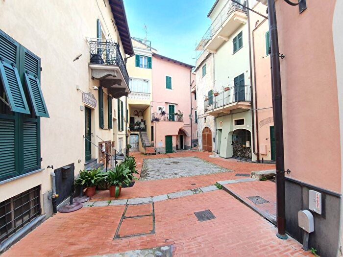 Appartamento quadrilocale in vendita in Borgo Castello, Centro, Loano