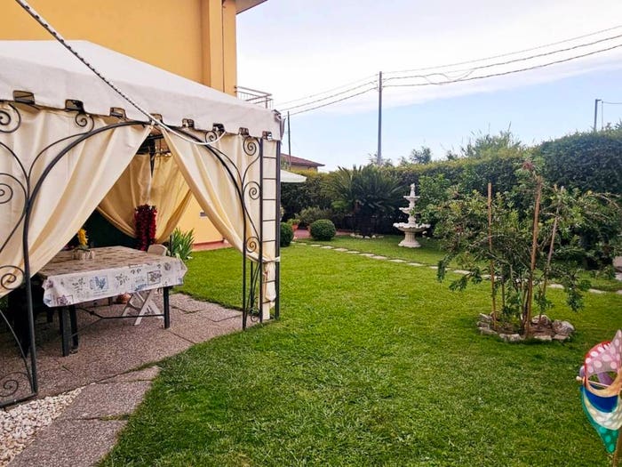 Casa quadrilocale in vendita in Casano Dogana Isola, Luni