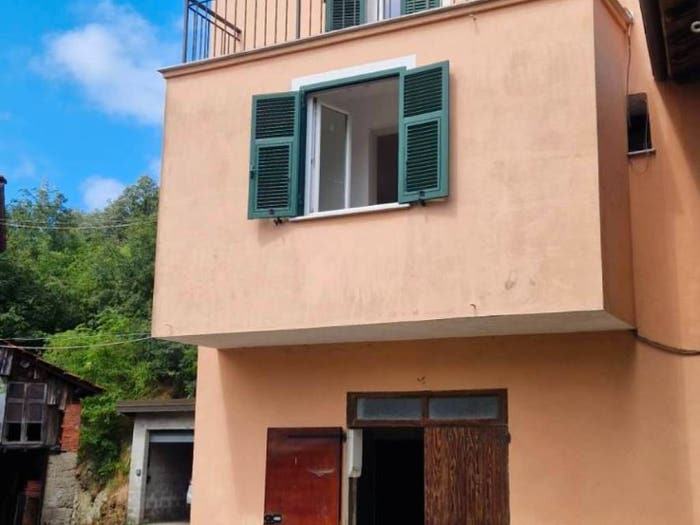 Casa con 6 locali in vendita in Altare