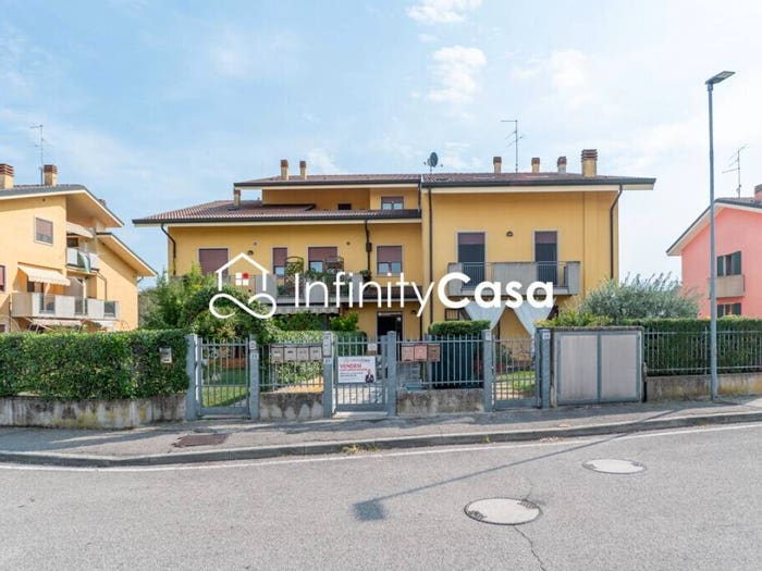 Appartamento trilocale in vendita in Via Berto Barbarani, Centro, Sommacampagna