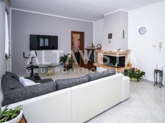 Appartamento con 5 locali in vendita in Via Signorina, Piazza, Bedizzole