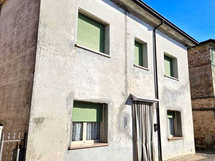 Casa quadrilocale in vendita in Piazza Maestro Luigi Lombardi, Villastrada, Dosolo