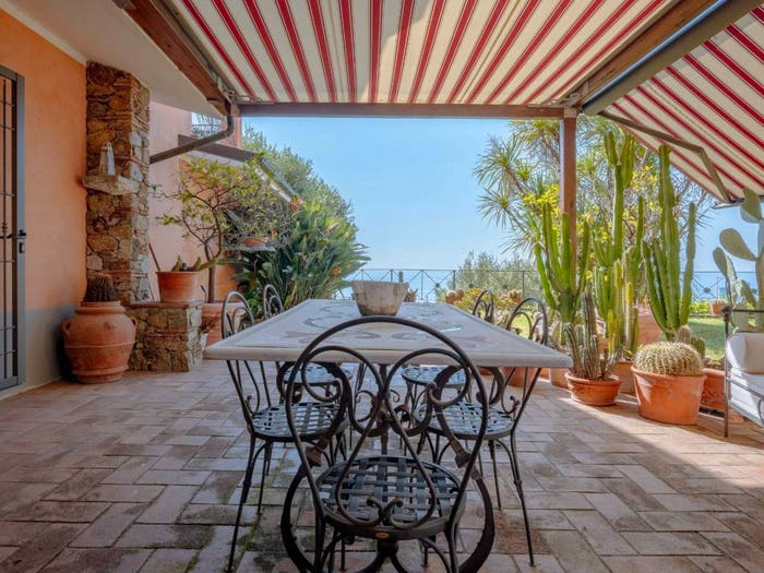 Casa con 6 locali in vendita in Via Poggio dell'Orizzonte, Albissola Marina