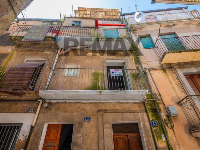 Casa trilocale in vendita in Via Di Martino, Centro, Caltagirone