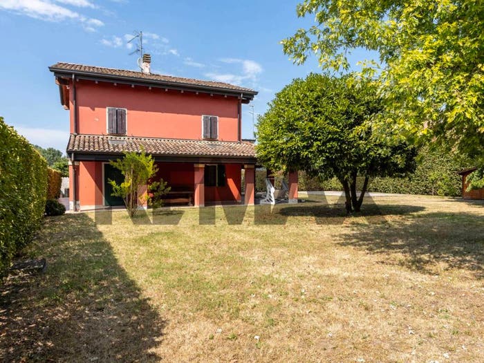 Casa con 6 locali in vendita in Via Giovannino Guareschi, Noceto