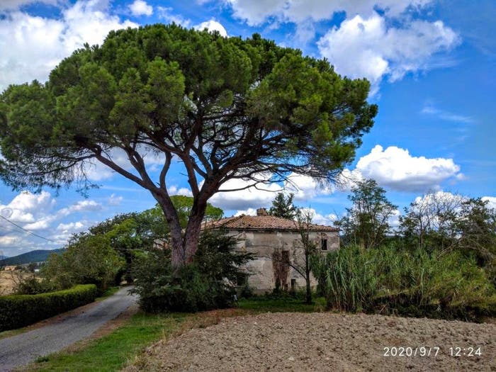 Casa con 6 locali in vendita in Pomarance