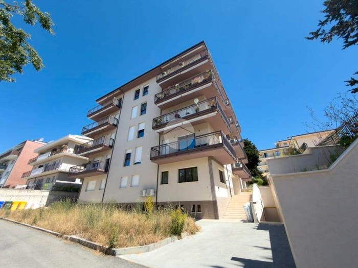 Appartamento bilocale in vendita in Via Vincenzo de Bartholomaeis, Villa Comunale, L'Aquila