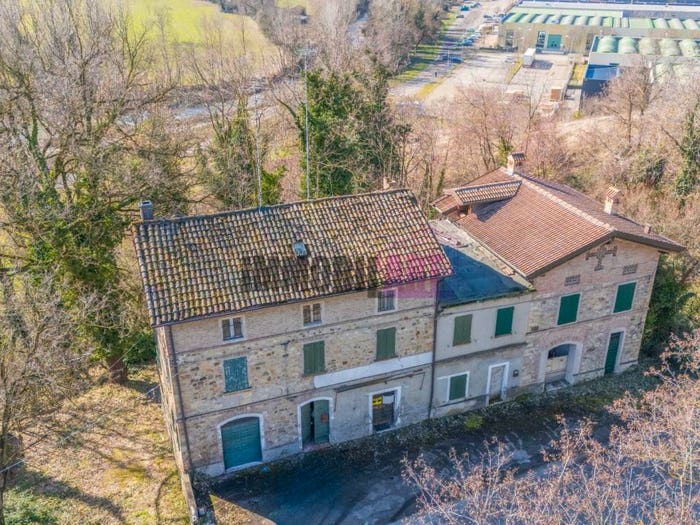 Casa con 6 locali in vendita in Via Frana, Viano