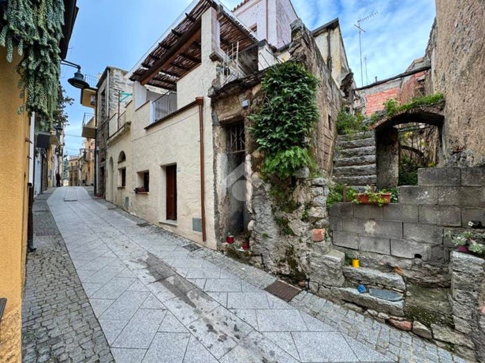 Casa con 5 locali in vendita in Via Vittorio Emanuele, Loceri