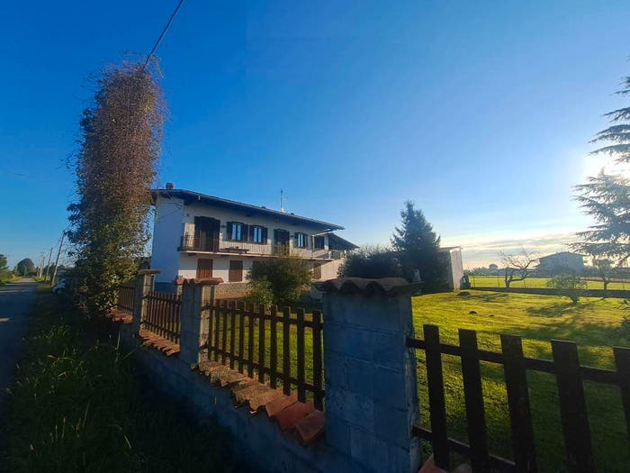 Casa quadrilocale in vendita in Via Grizza, Centro, Oleggio