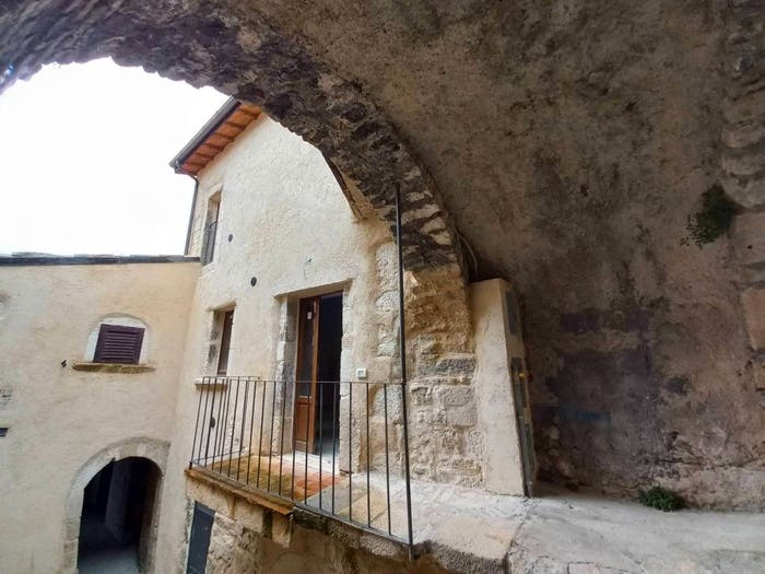 Casa trilocale in vendita in Via del Vallone, Centro, Fontecchio