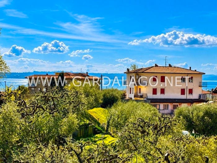 Casa con 6 locali in vendita in Via Don G Agostini, Centro, Bardolino