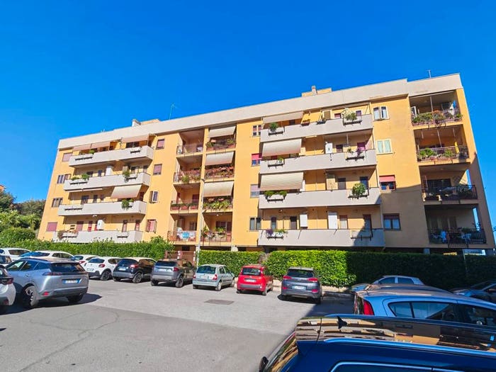 Appartamento con 5 locali in vendita in Piazza Rodolfo Morandi, Frascati