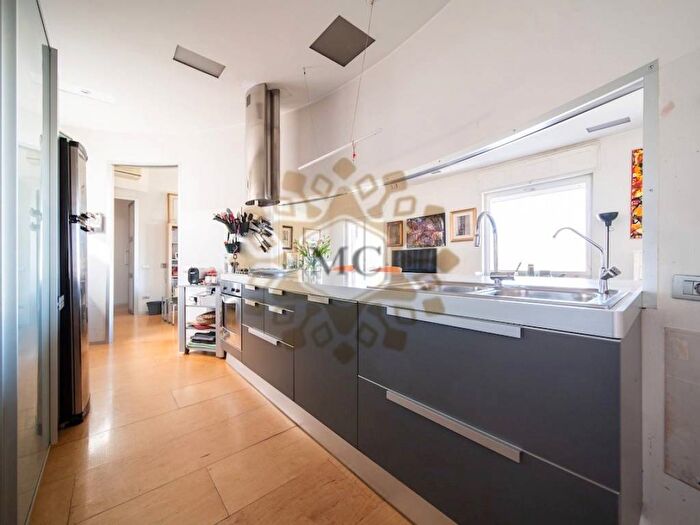 Appartamento con 6 locali in vendita in Via Logudoro, Sonnino, Cagliari