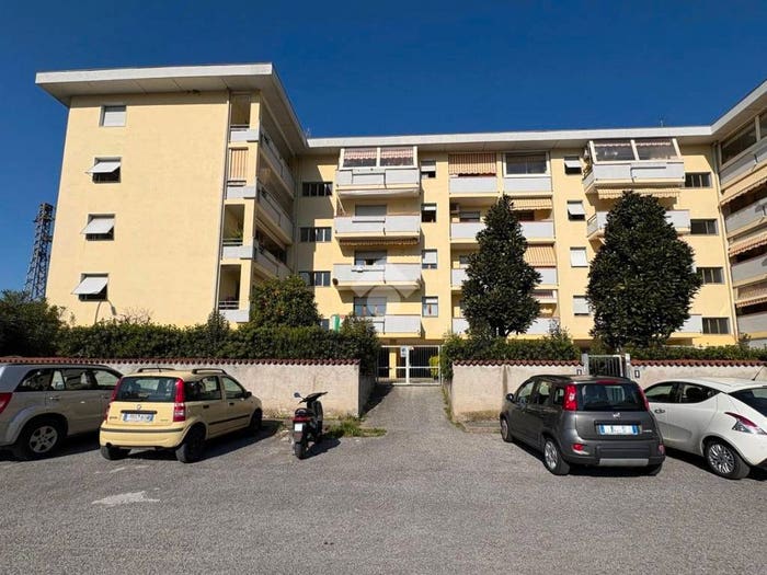 Appartamento con 5 locali in vendita in VIA SALA, Mirteto, Massa