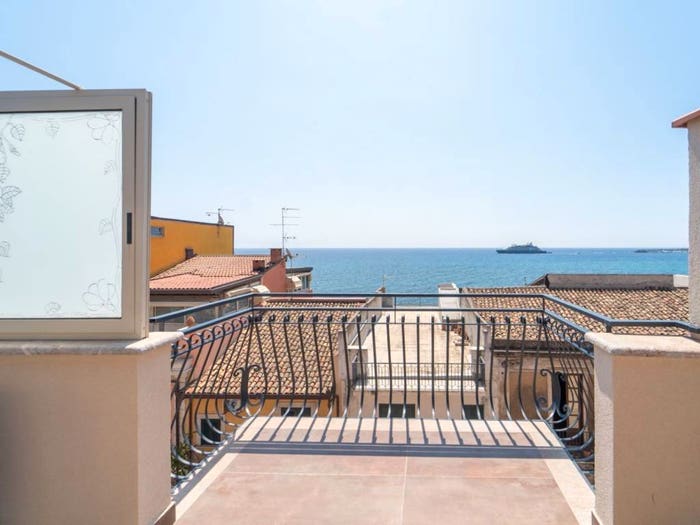 Casa quadrilocale in vendita in Corso Umberto I, Centro, GiardiniNaxos