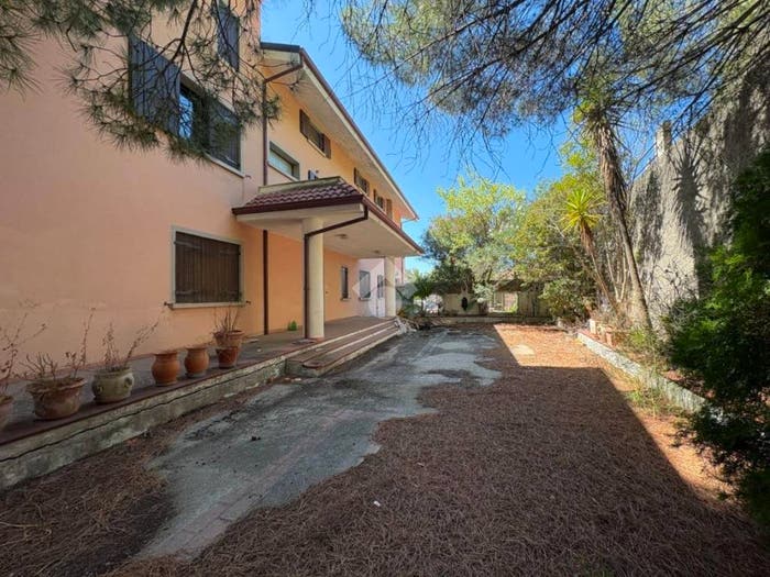Casa con 6 locali in vendita in Via Leonardo Di Bona, Santa Maria, Catanzaro