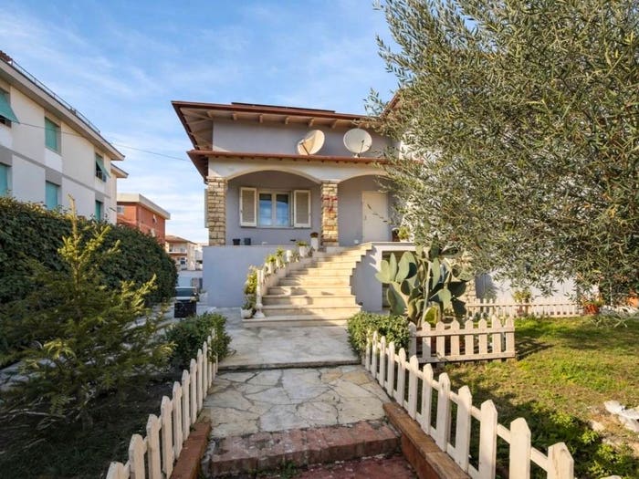 Casa con 6 locali in vendita in Via Francesco Petrarca, Centro, Fucecchio