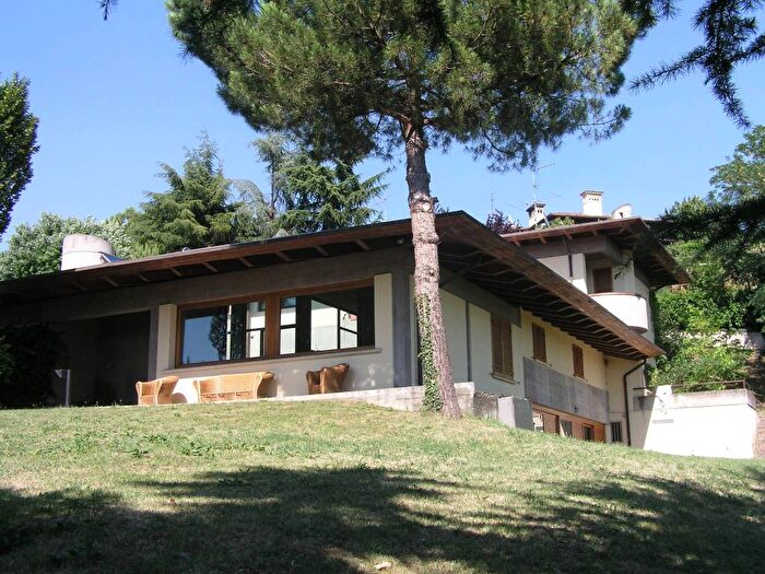 Casa con 6 locali in vendita in Via Campiani, Centro, Cellatica