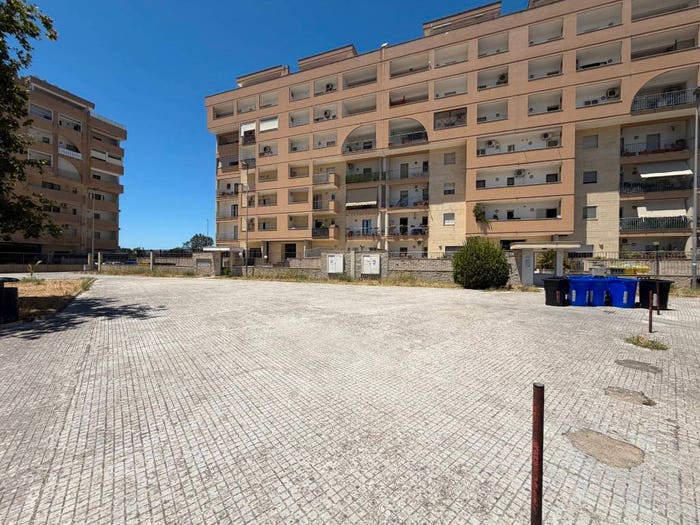 Appartamento trilocale in vendita in Piazzetta Lucio Battisti, Rudiae Casermette, Lecce