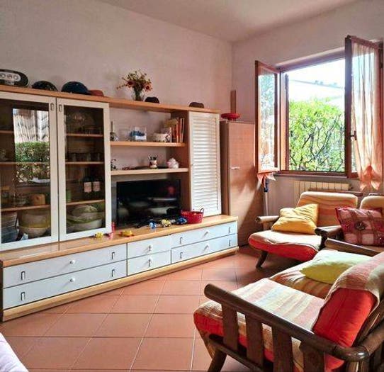 Casa trilocale in vendita in Marina di Massa Centro, Massa