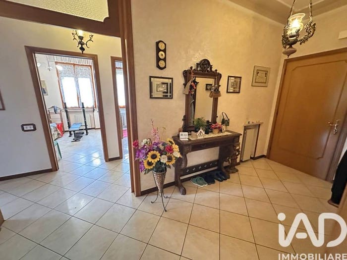 Appartamento quadrilocale in vendita in Via delle Valli, Quarantoli, Mirandola