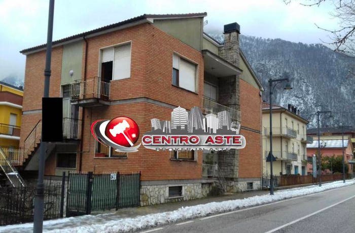 Appartamento con 6 locali in vendita in Via Dante Alighieri, Centro, Piobbico