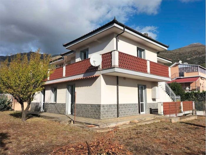Casa con 6 locali in vendita in VIA MAGNONE, Centro, Ceriale