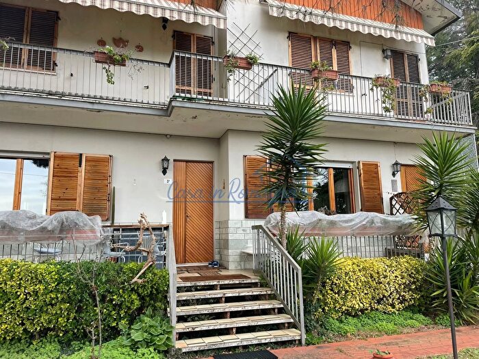 Casa con 9 locali in vendita in Via Castellaccio, Rimini