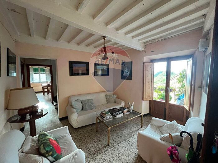 Casa con 11 locali in vendita in Coreglia Antelminelli