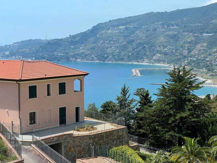 Appartamento quadrilocale in vendita in Via Degli Anemoni, Ospedaletti