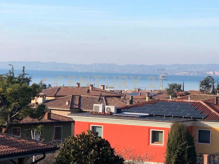 Appartamento con 5 locali in vendita in Via Vittorio Monese, Garda
