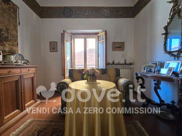 Casa con 6 locali in vendita in Via Fratelli Braschi, Acquaviva, Montepulciano
