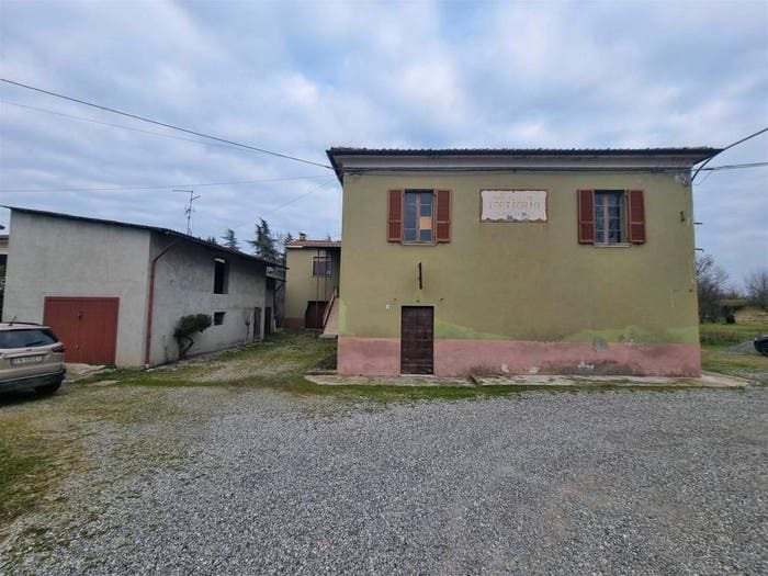 Casa con 6 locali in vendita in Gazzola