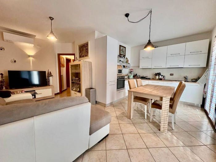 Appartamento trilocale in vendita in Via Chini, Petrazzi, Castelfiorentino