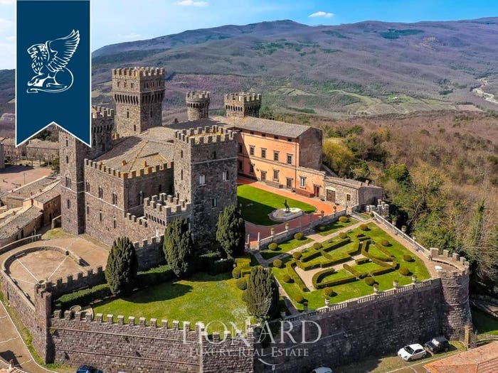 Casa con 6 locali in vendita in Acquapendente